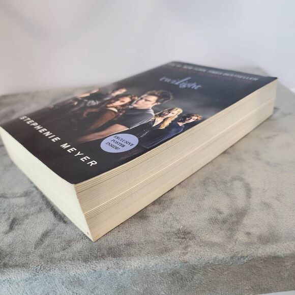 Twilight by Stephenie Meyer (2008, Trade Paperback) - Picture 4 of 4